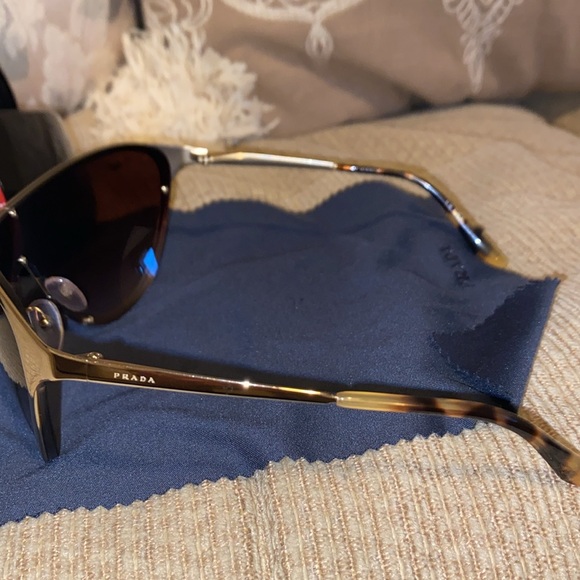 🌹♣️🌹NWOT PRADA Gold Polarized Sunglasses - Picture 11 of 16